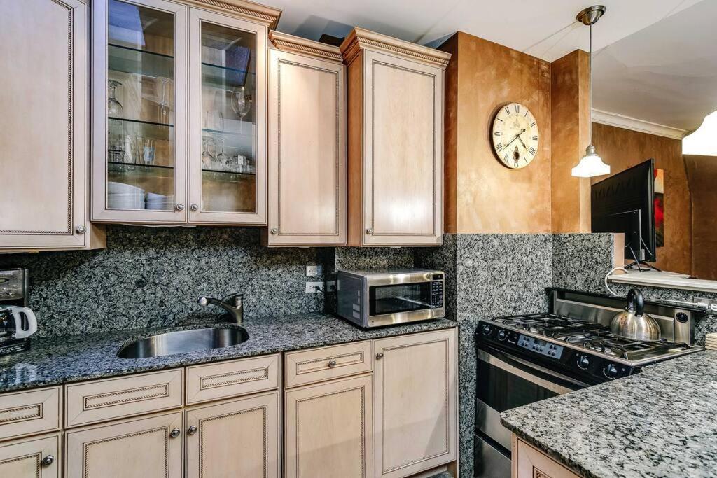 شقة Historic And Unique Brownstone In Gold Coast - Downtown - 3 شيكاغو المظهر الخارجي الصورة